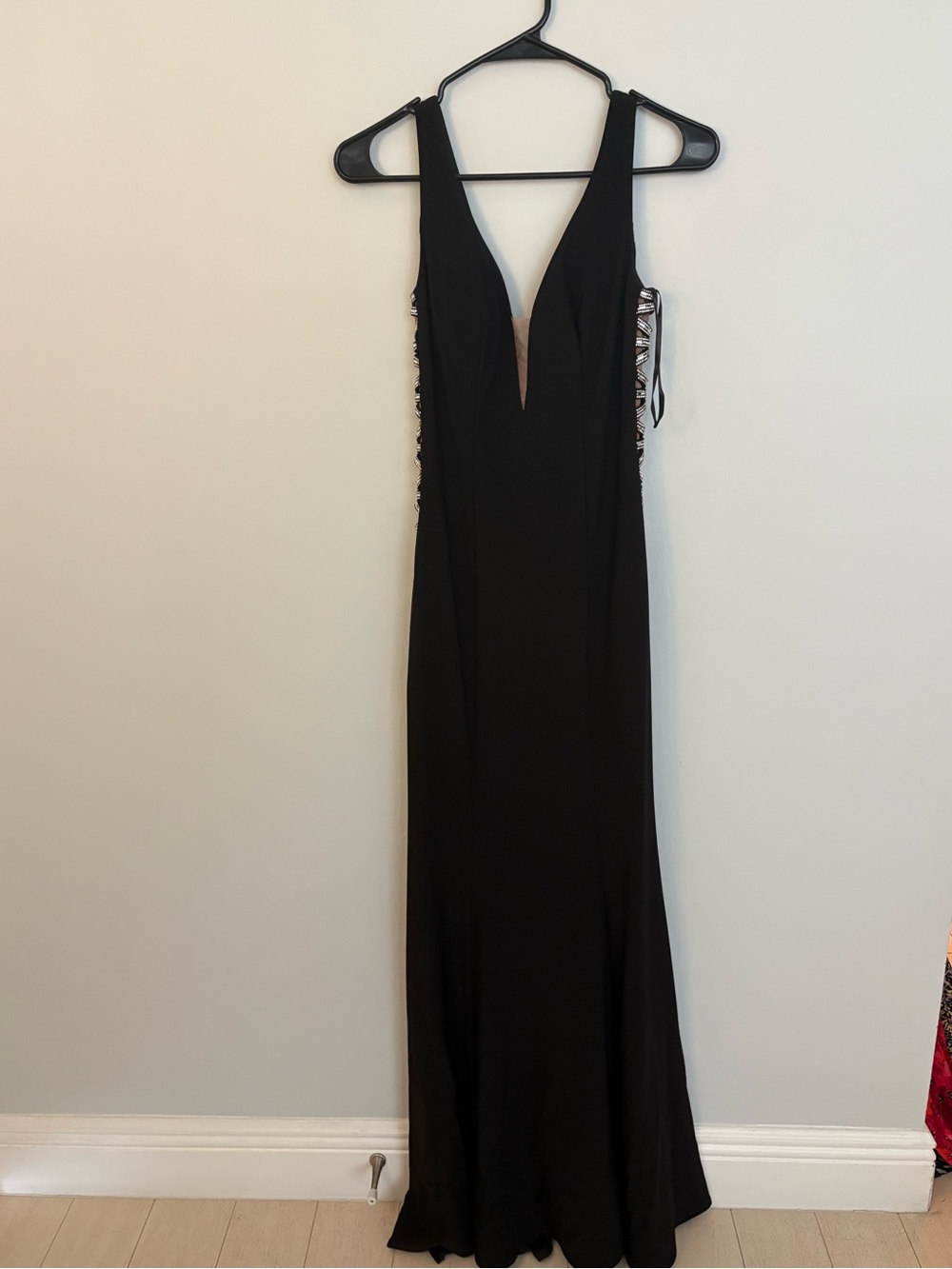 Xscape Black Backless V-Neck Evening Gown Never Worn